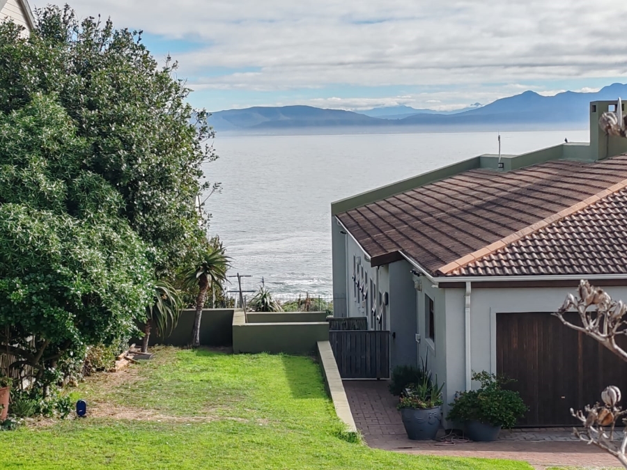 3 Bedroom Property for Sale in Perlemoenbaai Western Cape